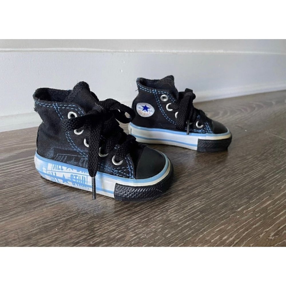 Converse Shoes - Picture 4 of 8